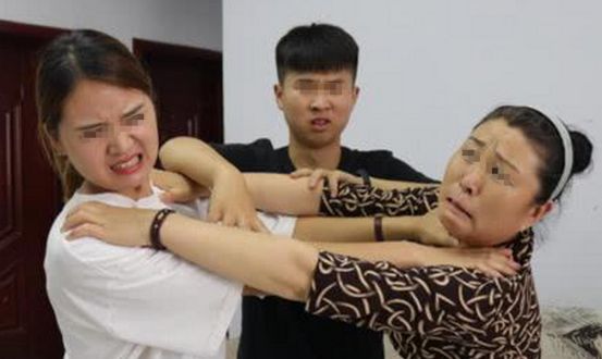 我果断离婚卖掉留儿子的十套商品房AG真人澳门百家家乐儿媳骂我破鞋